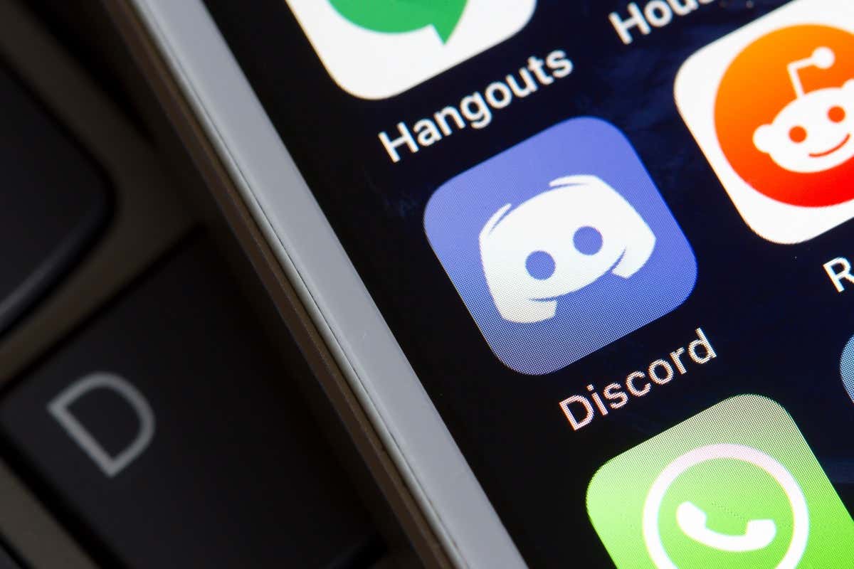 Cách phản ứng với tin nhắn trên Discord