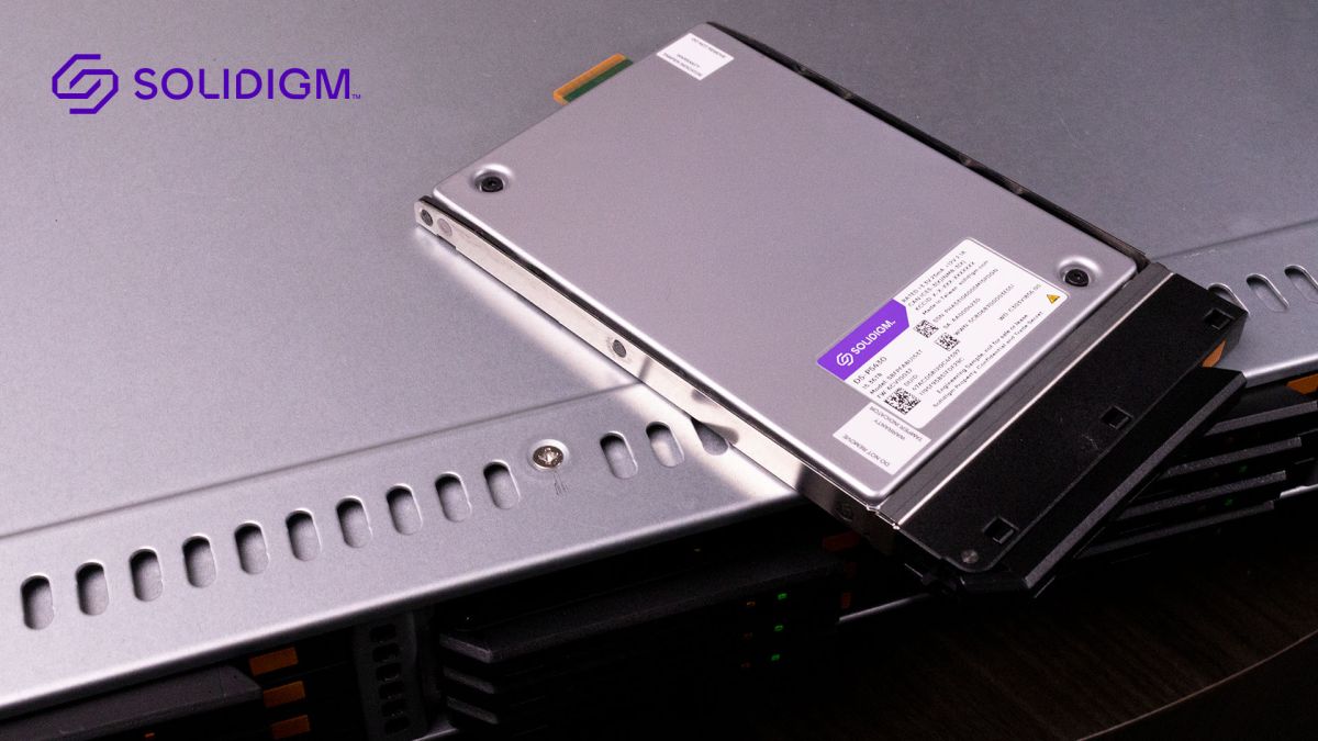 SSD 30,72TB của Solidigm nhắm đến hiệu suất TLC với giá QLC