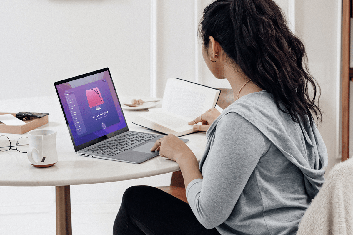 A Mac user cleaning their storage on a Mac.